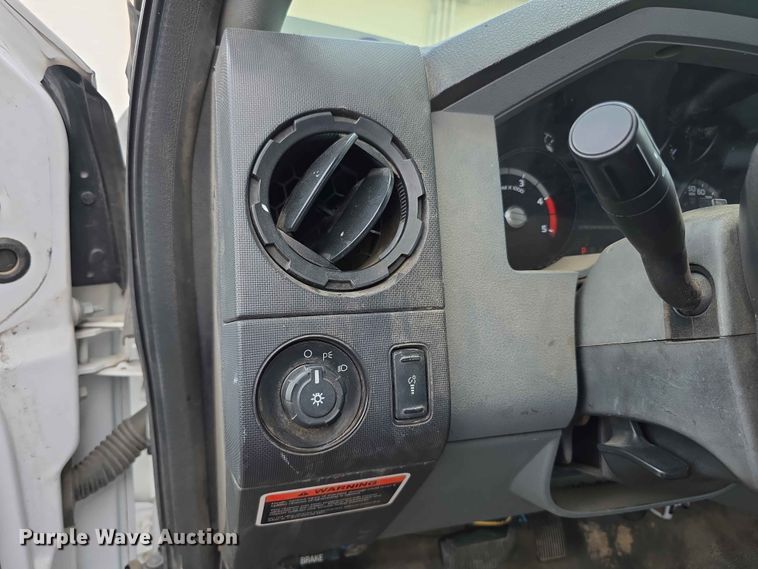 image for item FH6226 2011 Ford F550 Super Duty bucket truck