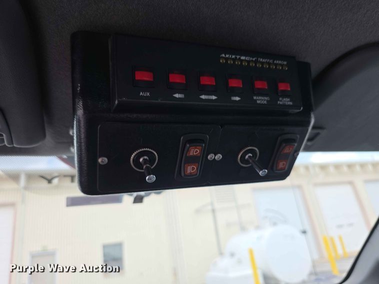 image for item FH6226 2011 Ford F550 Super Duty bucket truck