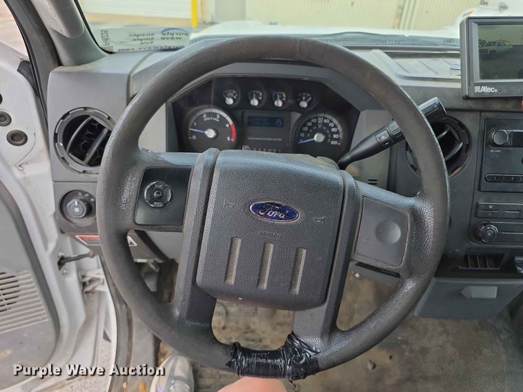 image for item FH6226 2011 Ford F550 Super Duty bucket truck