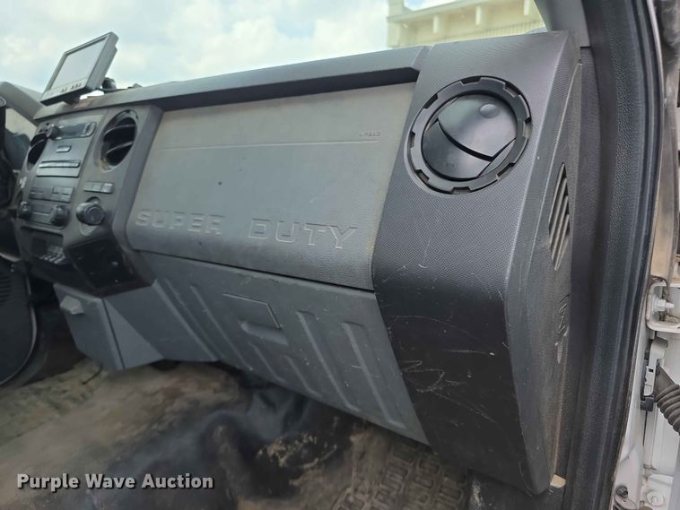 image for item FH6226 2011 Ford F550 Super Duty bucket truck
