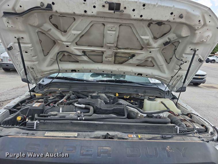 image for item FH6226 2011 Ford F550 Super Duty bucket truck