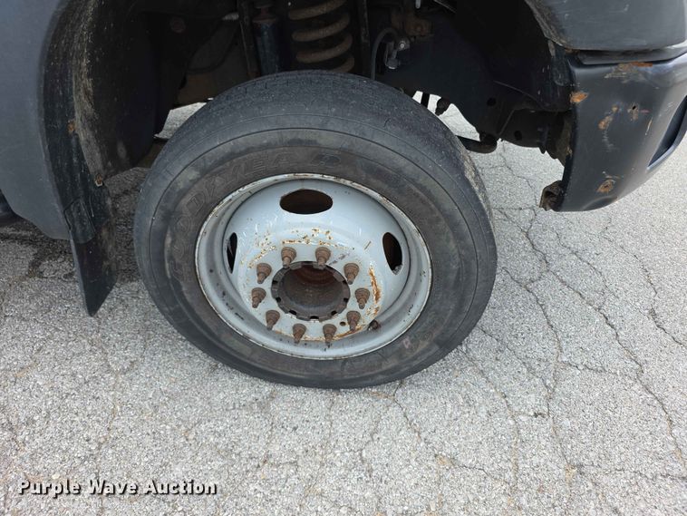 image for item FH6226 2011 Ford F550 Super Duty bucket truck