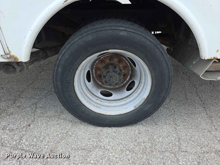 image for item FH6226 2011 Ford F550 Super Duty bucket truck