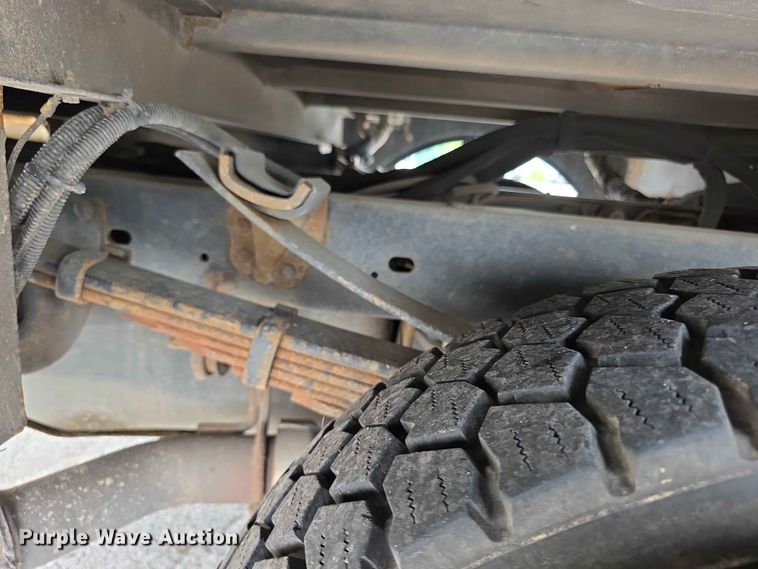 image for item FH6226 2011 Ford F550 Super Duty bucket truck