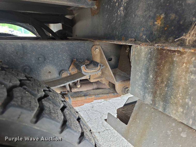 image for item FH6226 2011 Ford F550 Super Duty bucket truck