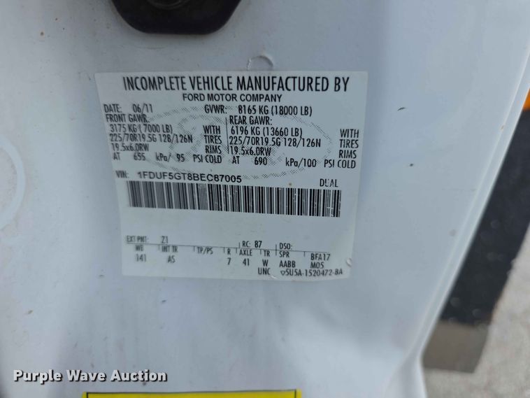 image for item FH6226 2011 Ford F550 Super Duty bucket truck