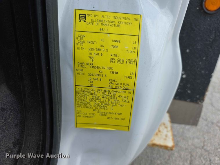image for item FH6226 2011 Ford F550 Super Duty bucket truck
