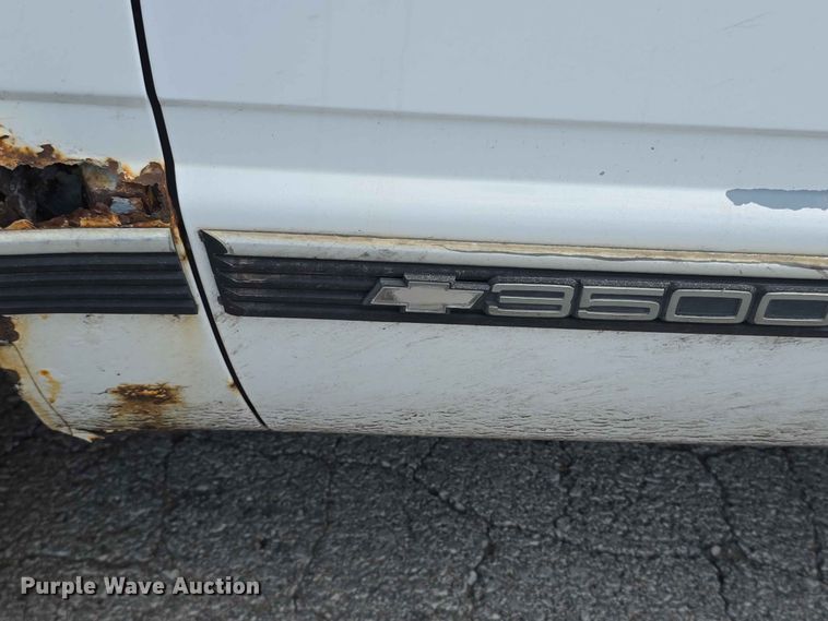 image for item FH6227 1998 Chevrolet Cheyenne 3500 Crew Cab pickup truck