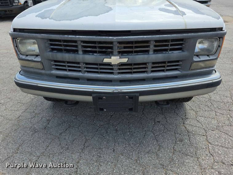 image for item FH6227 1998 Chevrolet Cheyenne 3500 Crew Cab pickup truck
