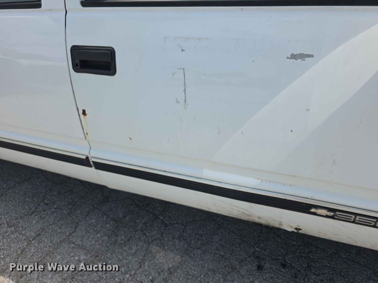 image for item FH6227 1998 Chevrolet Cheyenne 3500 Crew Cab pickup truck