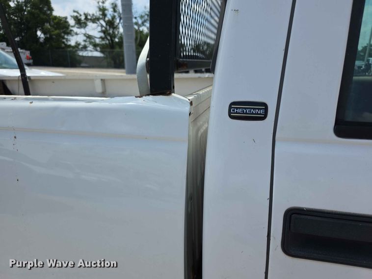 image for item FH6227 1998 Chevrolet Cheyenne 3500 Crew Cab pickup truck