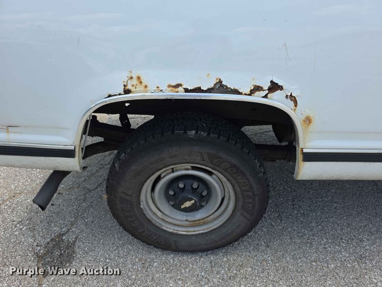 image for item FH6227 1998 Chevrolet Cheyenne 3500 Crew Cab pickup truck