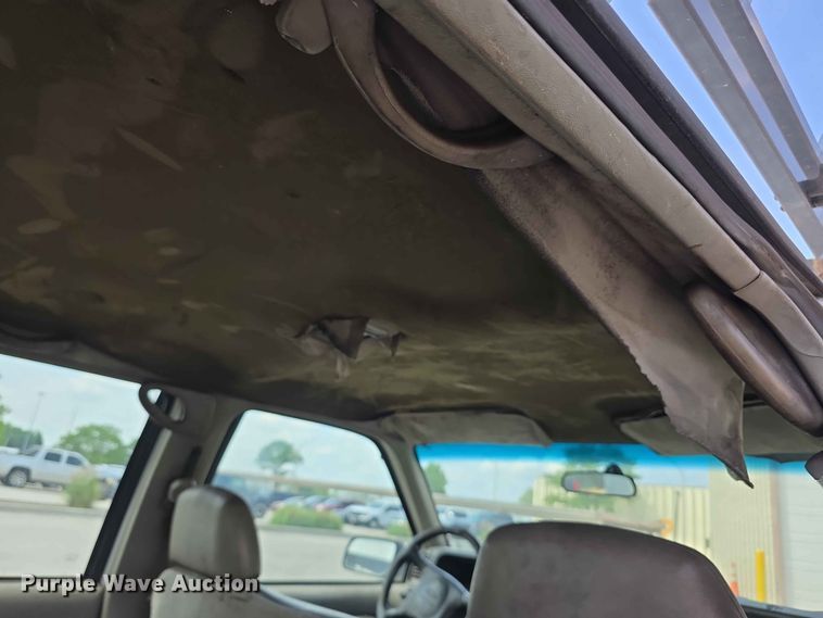 image for item FH6227 1998 Chevrolet Cheyenne 3500 Crew Cab pickup truck