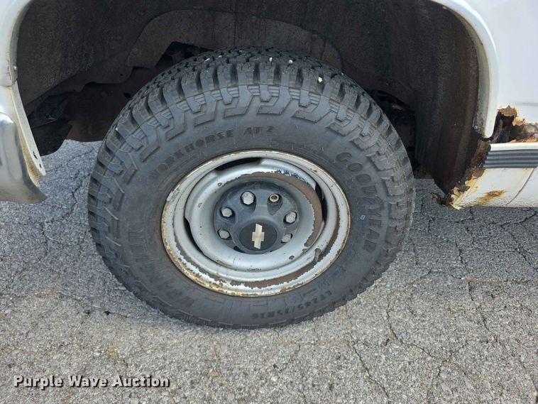 image for item FH6227 1998 Chevrolet Cheyenne 3500 Crew Cab pickup truck