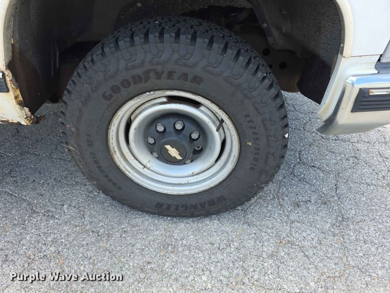 image for item FH6227 1998 Chevrolet Cheyenne 3500 Crew Cab pickup truck
