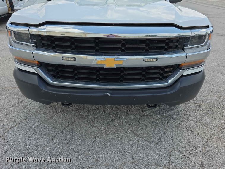 image for item FH6228 2017 Chevrolet Silverado 1500 pickup truck