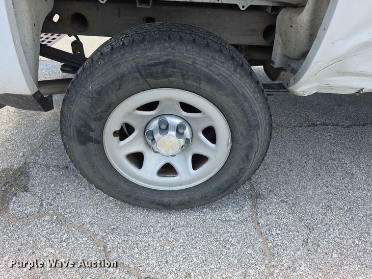 image for item FH6228 2017 Chevrolet Silverado 1500 pickup truck