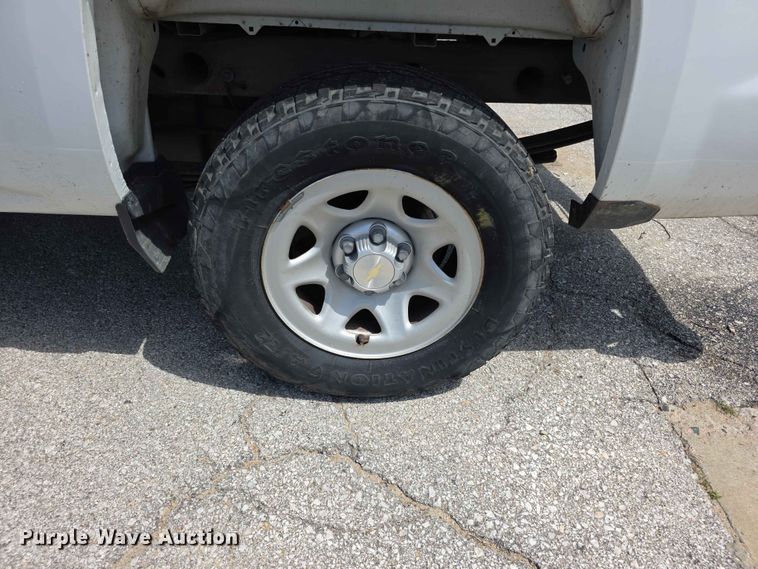 image for item FH6228 2017 Chevrolet Silverado 1500 pickup truck