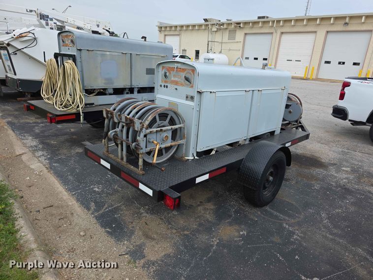 image for item FH6229 1989 Lincoln Shield Arc SAE 400 Trailer mounted Welder welder