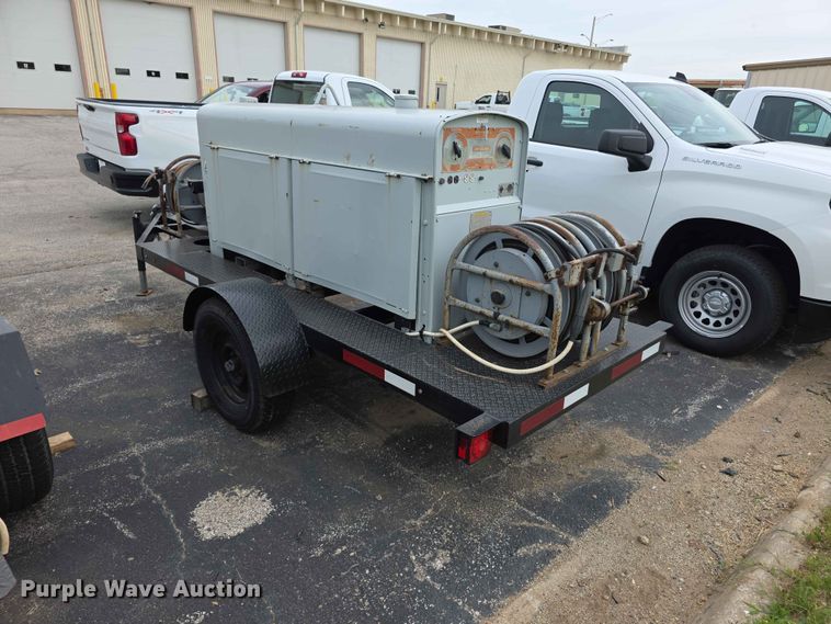 image for item FH6229 1989 Lincoln Shield Arc SAE 400 Trailer mounted Welder welder