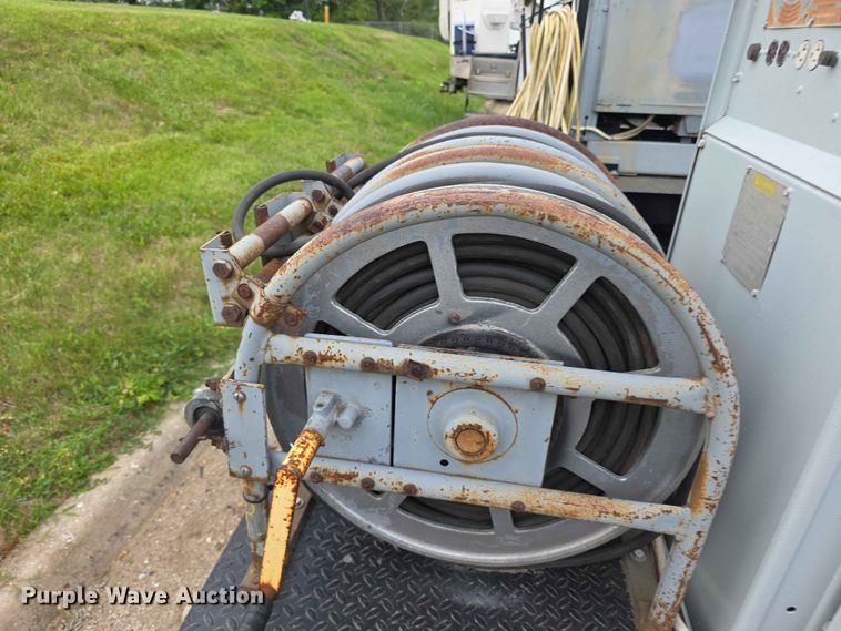 image for item FH6229 1989 Lincoln Shield Arc SAE 400 Trailer mounted Welder welder