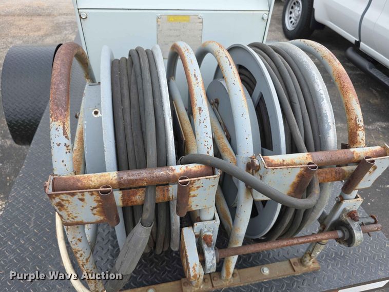 image for item FH6229 1989 Lincoln Shield Arc SAE 400 Trailer mounted Welder welder