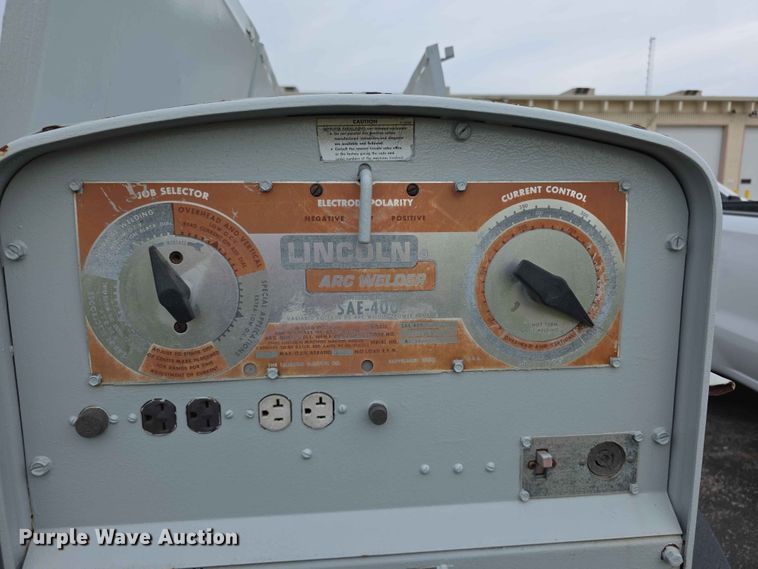 image for item FH6229 1989 Lincoln Shield Arc SAE 400 Trailer mounted Welder welder