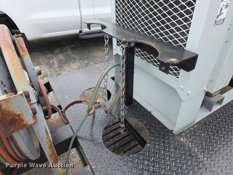 image for item FH6229 1989 Lincoln Shield Arc SAE 400 Trailer mounted Welder welder