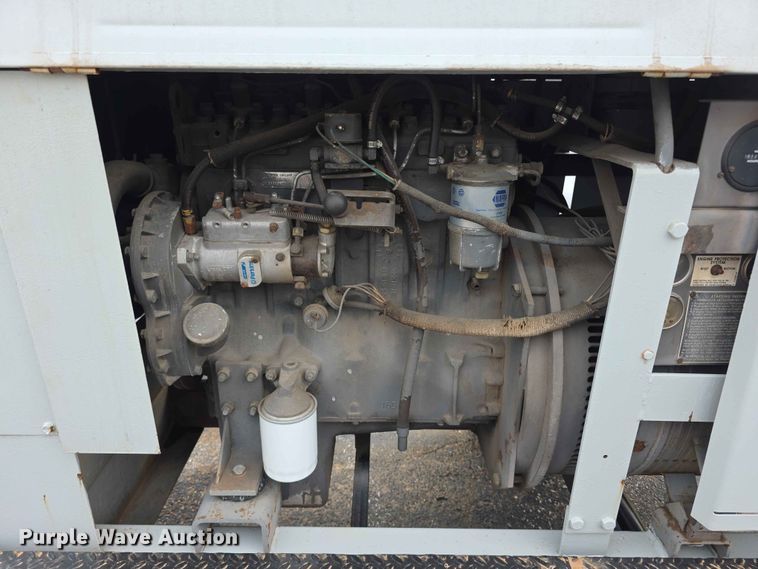 image for item FH6229 1989 Lincoln Shield Arc SAE 400 Trailer mounted Welder welder