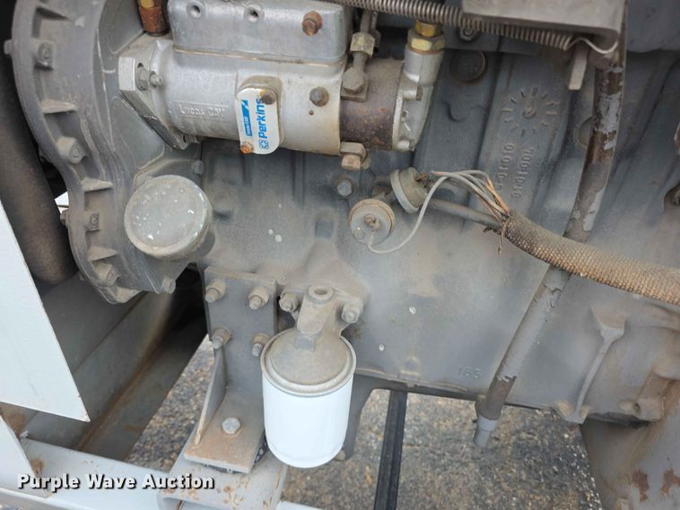 image for item FH6229 1989 Lincoln Shield Arc SAE 400 Trailer mounted Welder welder
