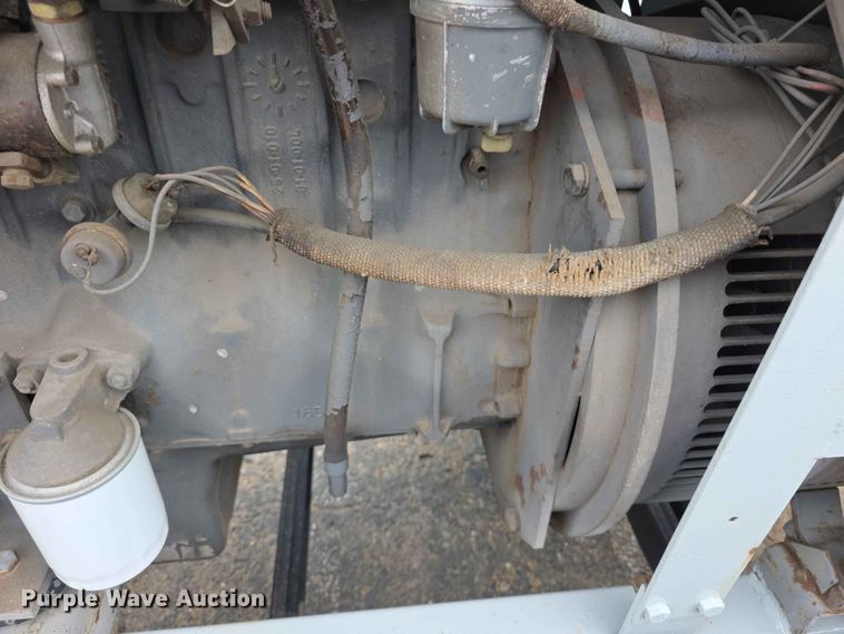 image for item FH6229 1989 Lincoln Shield Arc SAE 400 Trailer mounted Welder welder