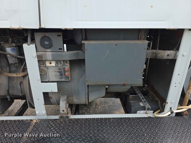 image for item FH6229 1989 Lincoln Shield Arc SAE 400 Trailer mounted Welder welder