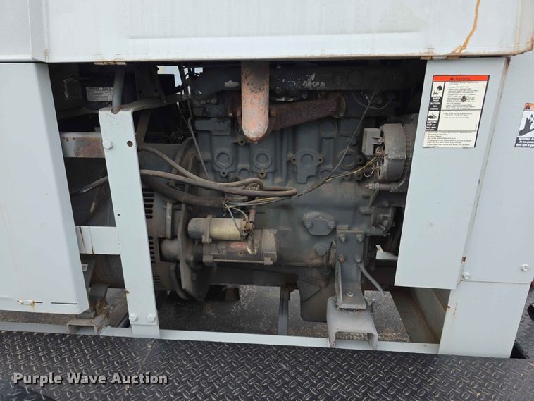 image for item FH6229 1989 Lincoln Shield Arc SAE 400 Trailer mounted Welder welder