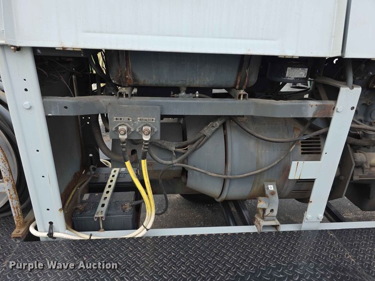 image for item FH6229 1989 Lincoln Shield Arc SAE 400 Trailer mounted Welder welder
