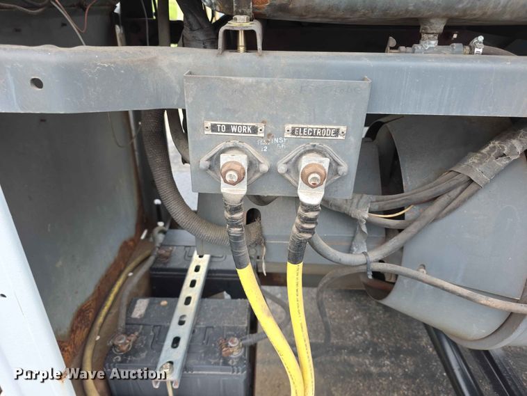 image for item FH6229 1989 Lincoln Shield Arc SAE 400 Trailer mounted Welder welder