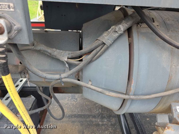 image for item FH6229 1989 Lincoln Shield Arc SAE 400 Trailer mounted Welder welder