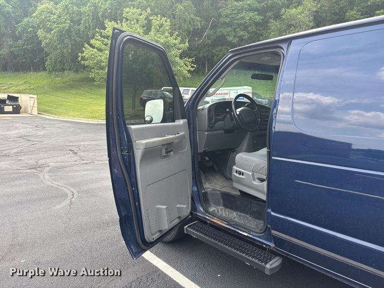 image for item FH7155 2008 Ford E250 van