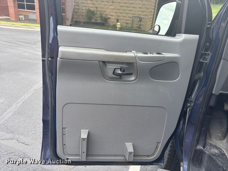 image for item FH7155 2008 Ford E250 van