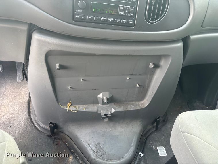 image for item FH7155 2008 Ford E250 van