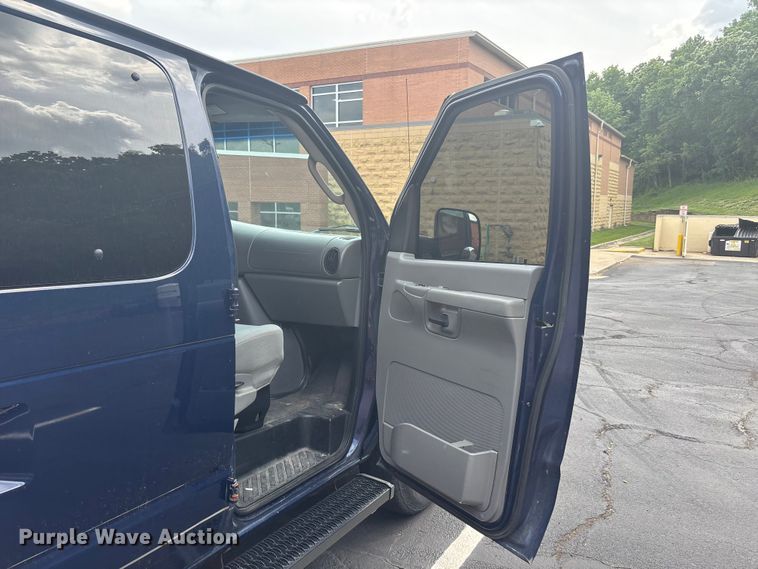 image for item FH7155 2008 Ford E250 van