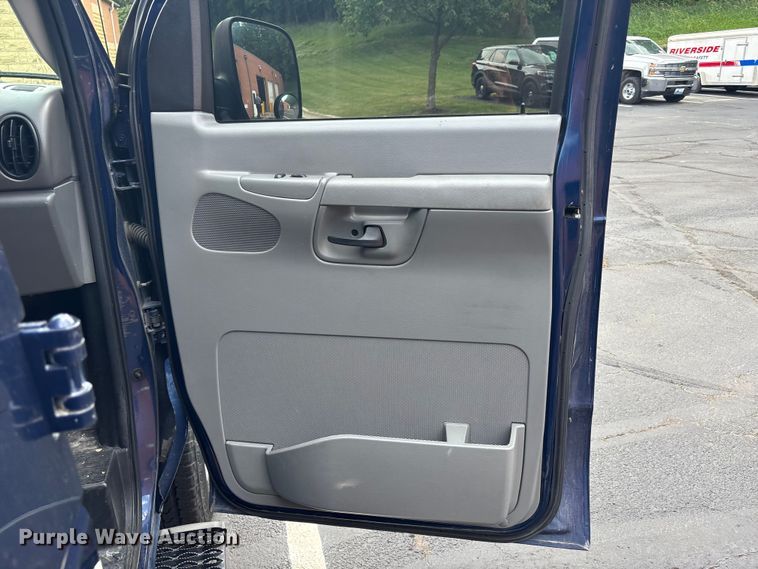 image for item FH7155 2008 Ford E250 van