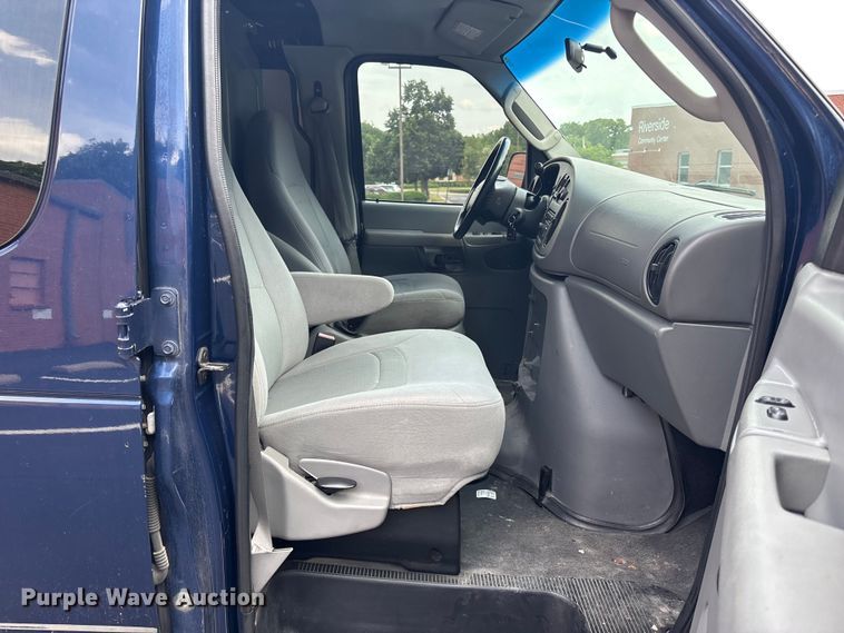 image for item FH7155 2008 Ford E250 van