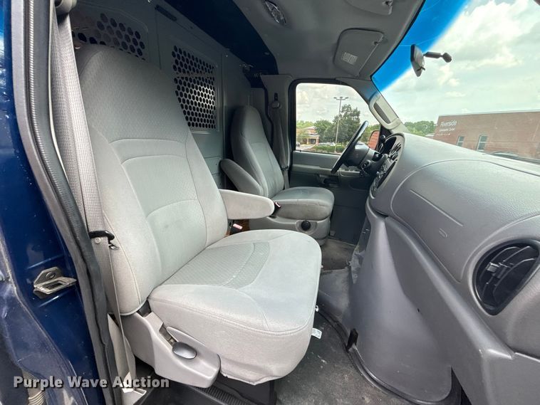 image for item FH7155 2008 Ford E250 van