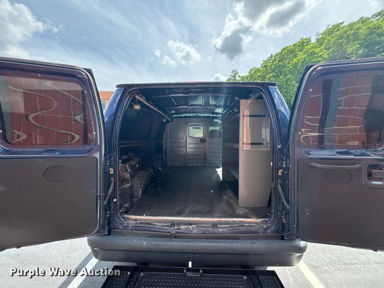image for item FH7155 2008 Ford E250 van