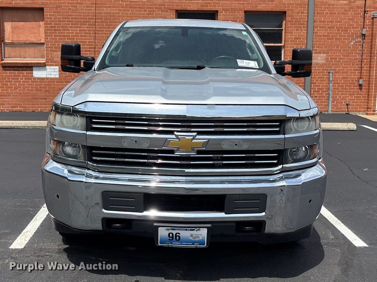 image for item FH7156 2015 Chevrolet Silverado 2500HD Crew Cab pickup truck