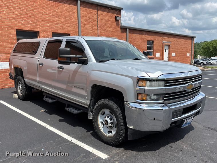 image for item FH7156 2015 Chevrolet Silverado 2500HD Crew Cab pickup truck