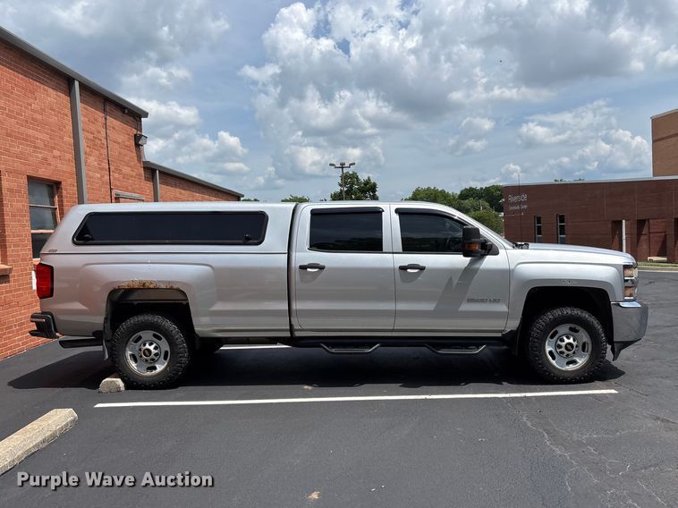 image for item FH7156 2015 Chevrolet Silverado 2500HD Crew Cab pickup truck