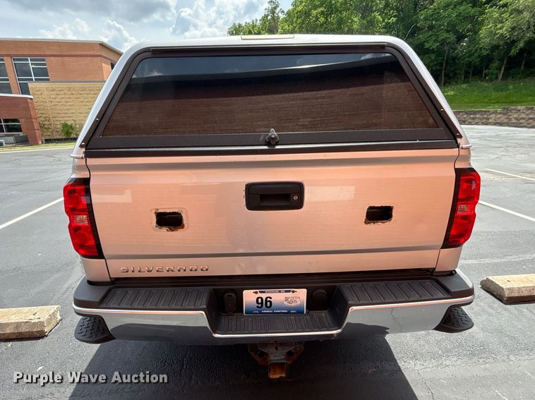 image for item FH7156 2015 Chevrolet Silverado 2500HD Crew Cab pickup truck