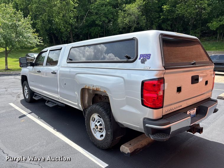 image for item FH7156 2015 Chevrolet Silverado 2500HD Crew Cab pickup truck