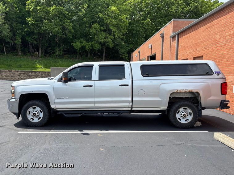 image for item FH7156 2015 Chevrolet Silverado 2500HD Crew Cab pickup truck